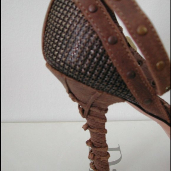 DIOR ANKLE STRAP SANDALS W/WRAPPED HEEL - Picture 4 of 5